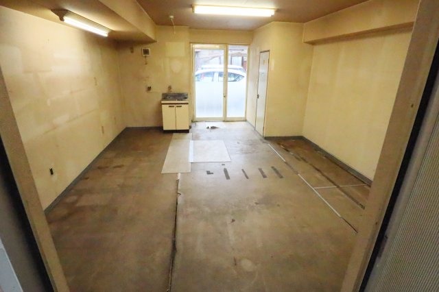 玄関入って直ぐの内装になります。(玄関) 玄関入って直ぐの内装になります。(玄関)