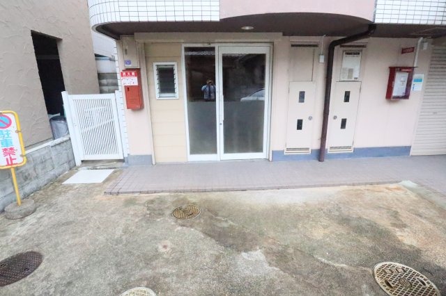 玄関口になります。(玄関) 玄関口になります。(玄関)